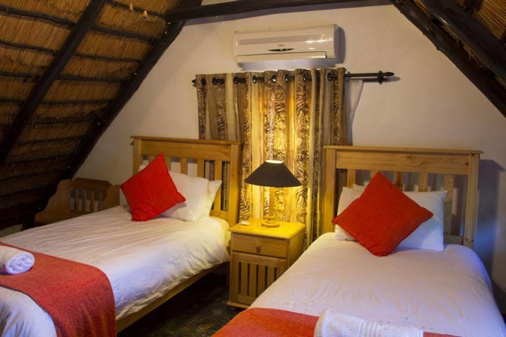 Hotel Aristo Manor Richards Bay Exterior foto