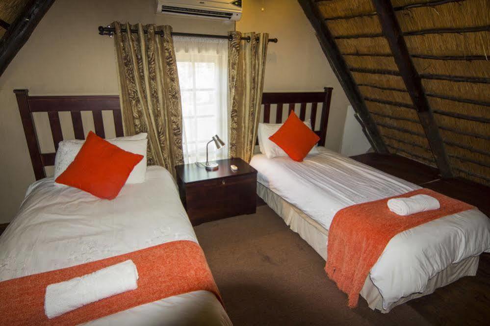 Hotel Aristo Manor Richards Bay Exterior foto