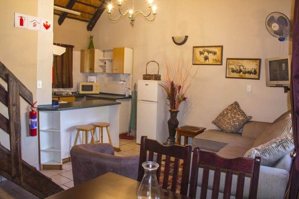 Hotel Aristo Manor Richards Bay Exterior foto