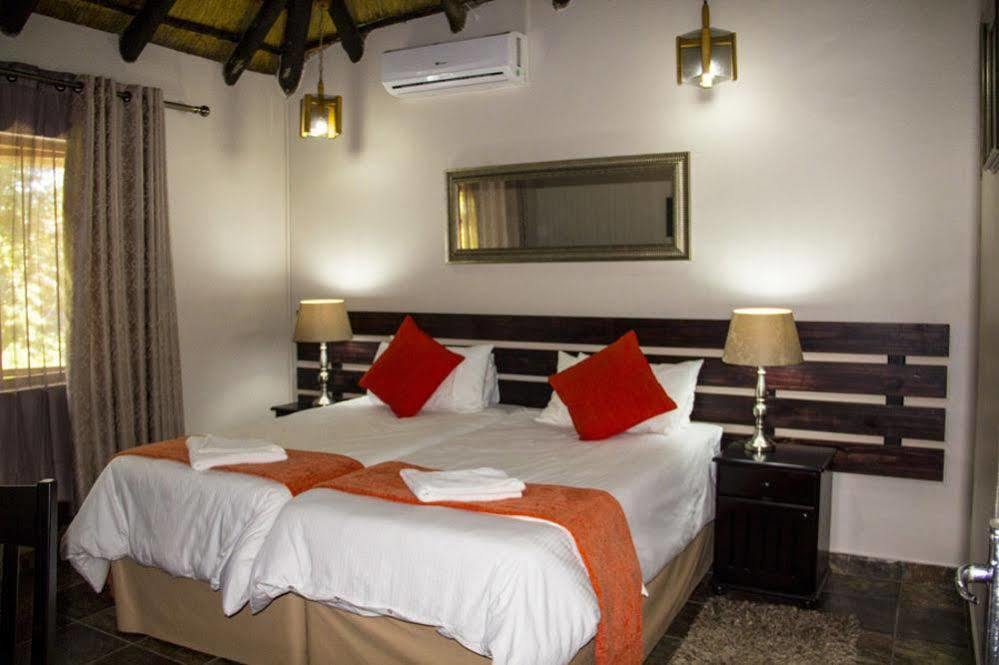 Hotel Aristo Manor Richards Bay Exterior foto