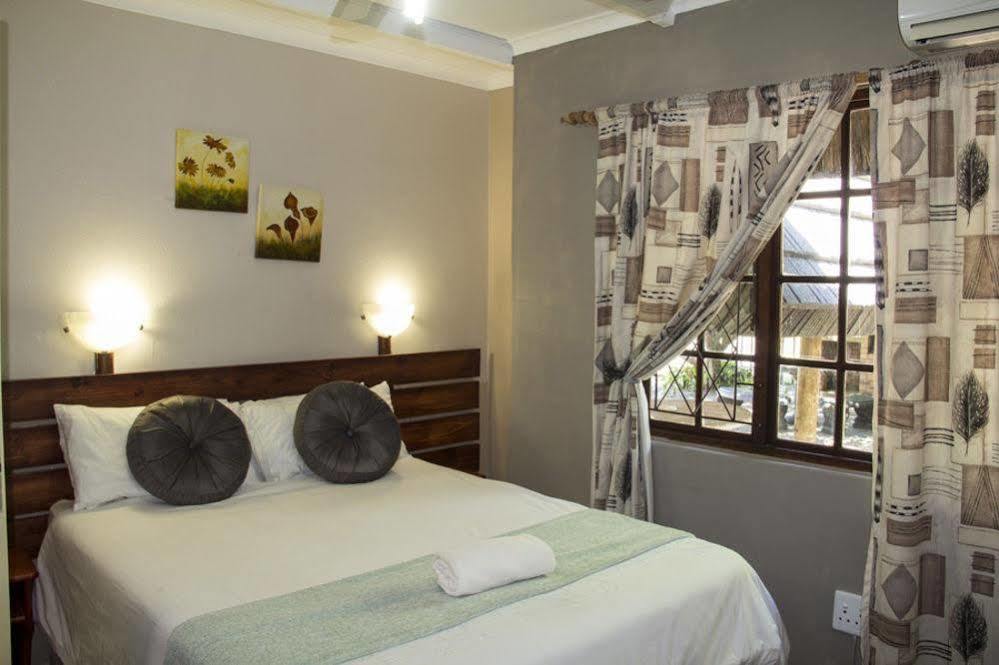 Hotel Aristo Manor Richards Bay Exterior foto