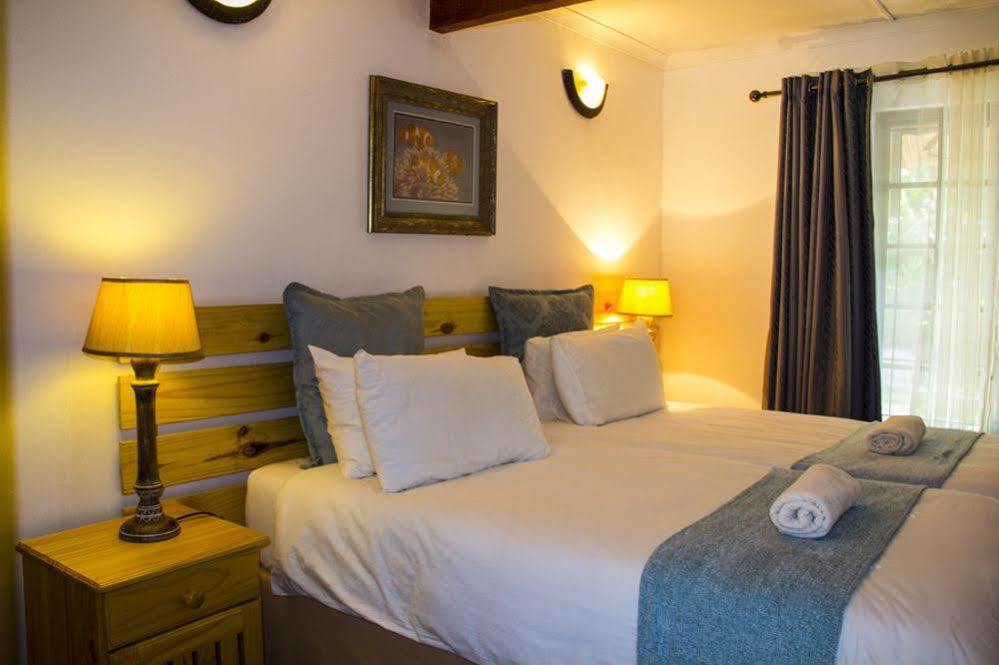 Hotel Aristo Manor Richards Bay Exterior foto
