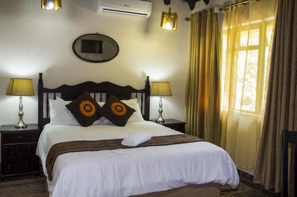 Hotel Aristo Manor Richards Bay Exterior foto