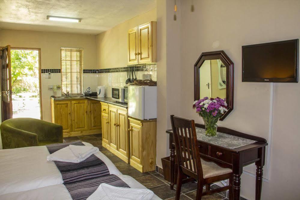 Hotel Aristo Manor Richards Bay Exterior foto